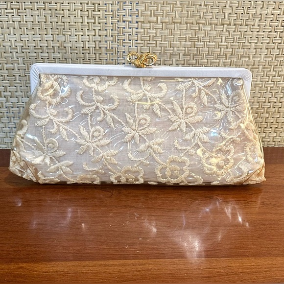🌟HP🌟VTG 1960s Vinyl & Cream Lace Clutch Evening Bag with Gold Bow Lift Clasp - Picture 9 of 16